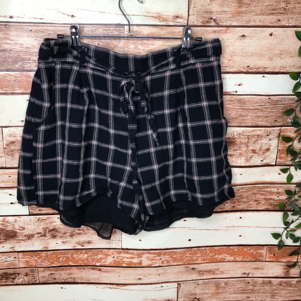 American Eagle Tie Front Plaid Shorts Size Large